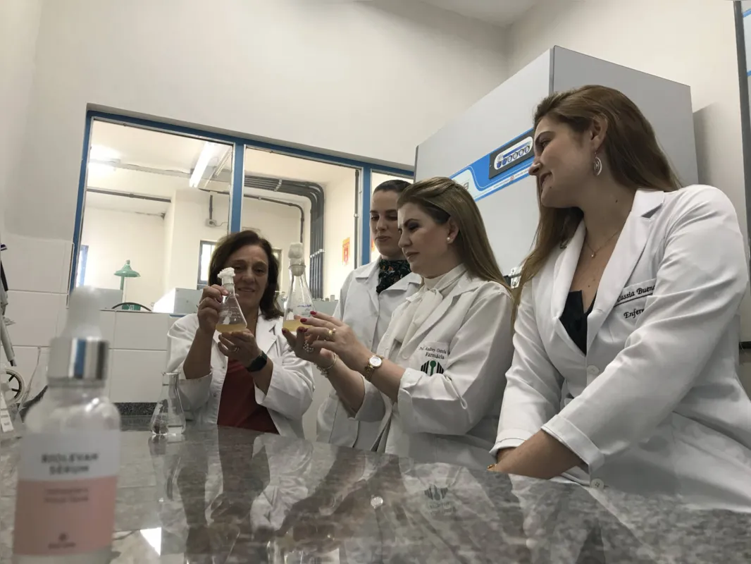 Pesquisadoras da UEL: três anos de estudos e testes  até o lançamento do dermocosmético