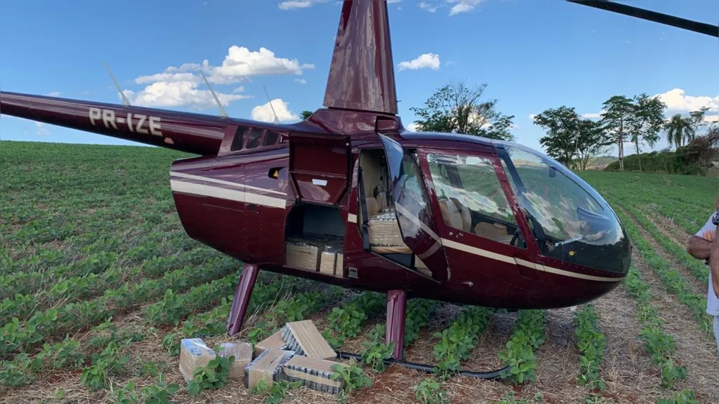 Imagem ilustrativa da imagem Polícias apreendem helicóptero com 430 kg de cocaína no Paraná