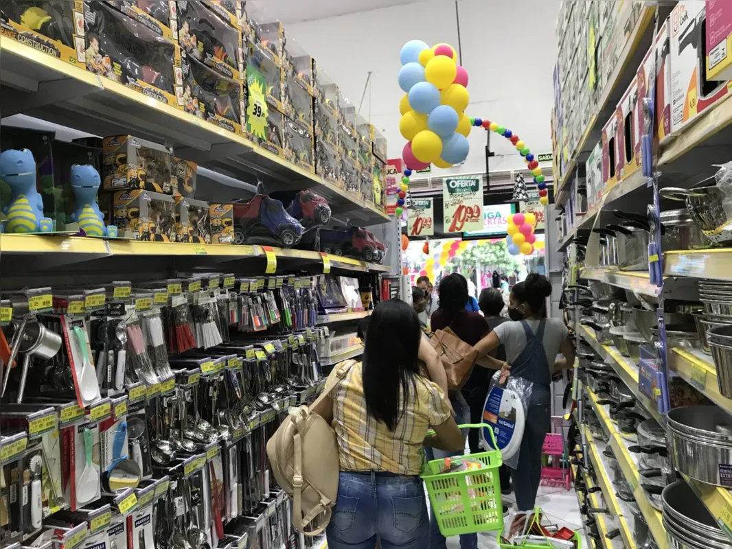 Busca por presentes levou muitas pessoas ao centro de Londrina