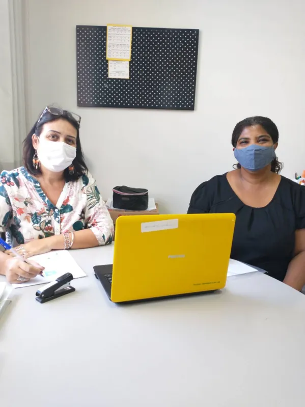 As coordenadoras pedagógicas  Cilene Caldas Piccinin e Cristiane dos Santos Silva, da Escola Municipal Miguel Bespalhok, conseguiram manter o vínculo com os alunos mesmo no EAD