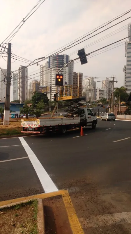 Imagem ilustrativa da imagem Semáforos começam a funcionar na av. Ayrton Senna