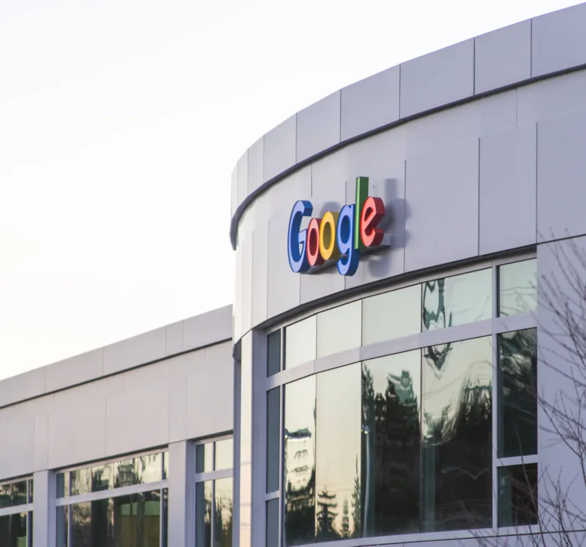 Imagem ilustrativa da imagem Sites de busca, como o Google, entram na mira de projeto contra fake news