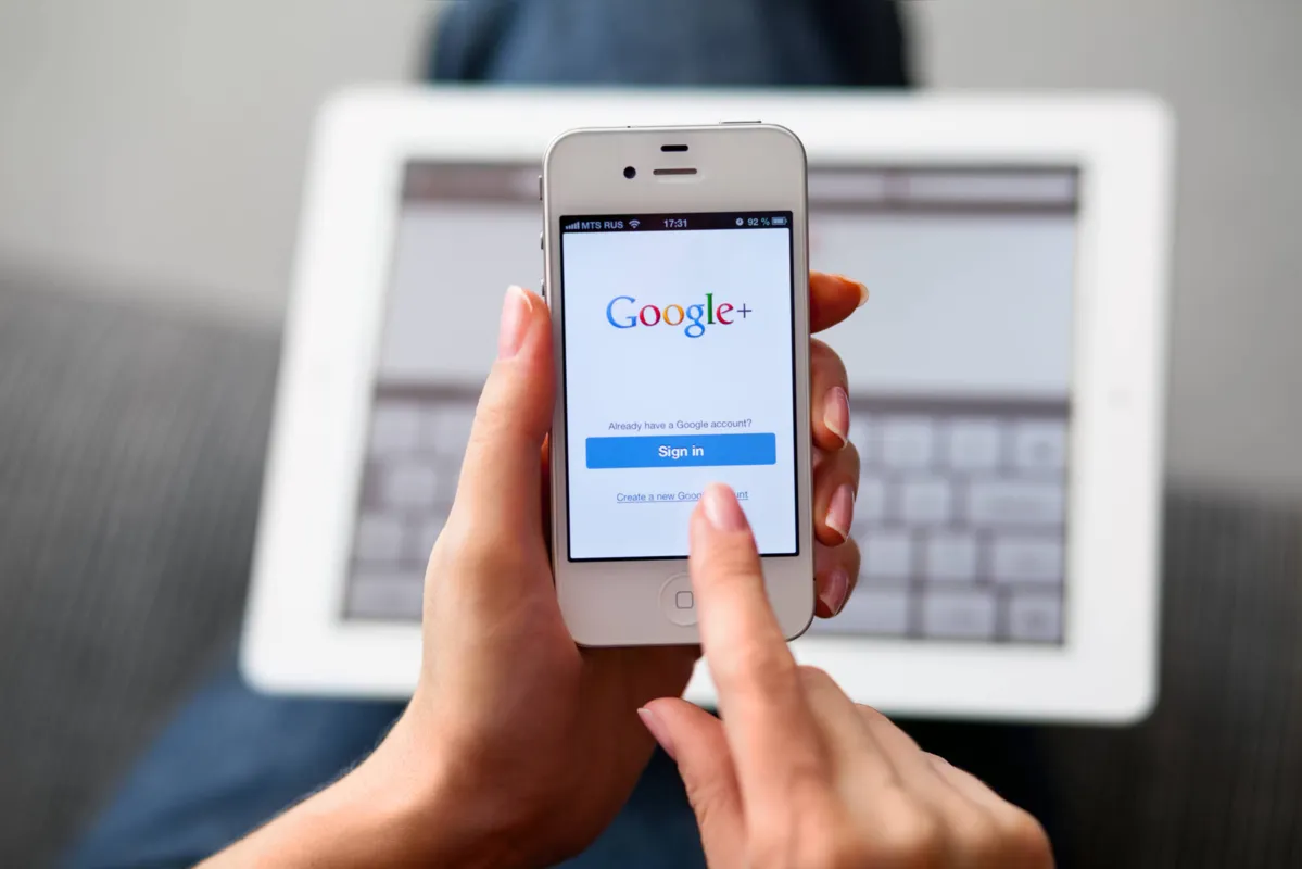 Imagem ilustrativa da imagem Sites de busca, como o Google, entram na mira de projeto contra fake news