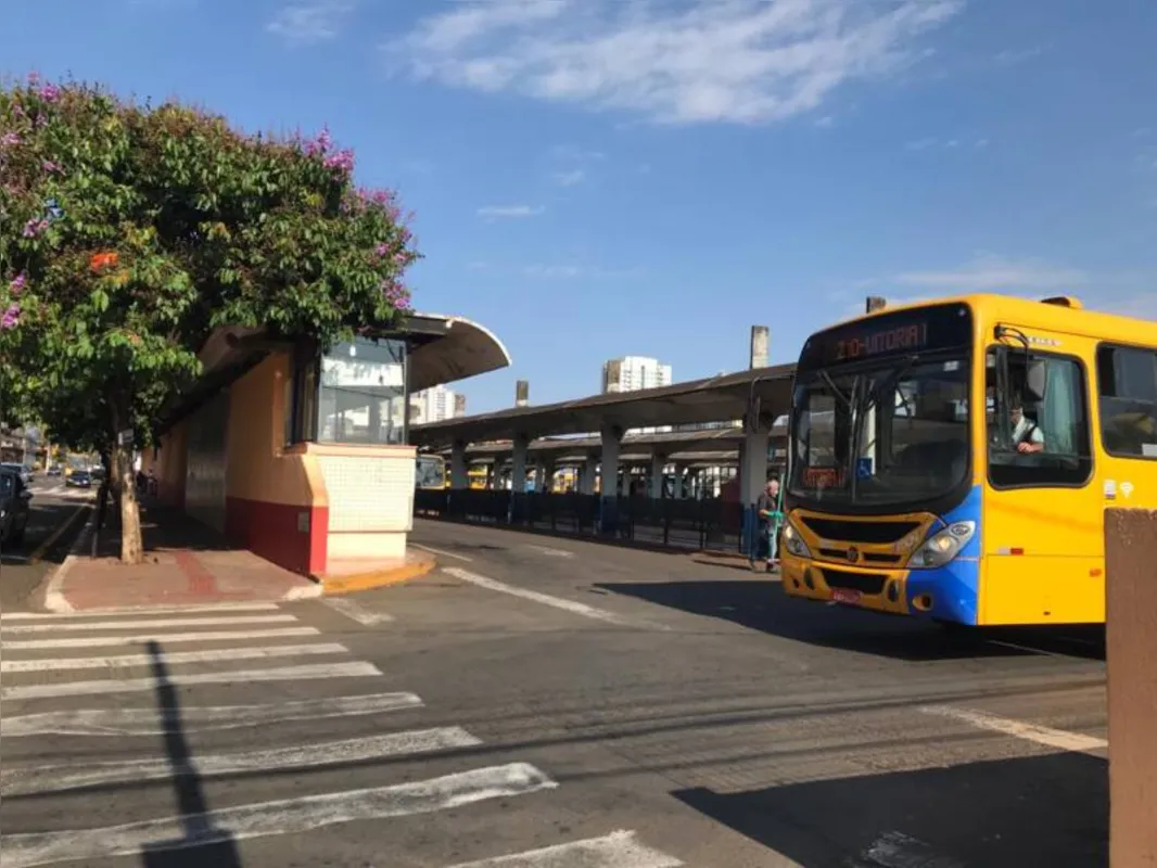 Imagem ilustrativa da imagem TCGL paga funcionários e ônibus são liberados para operar em Londrina