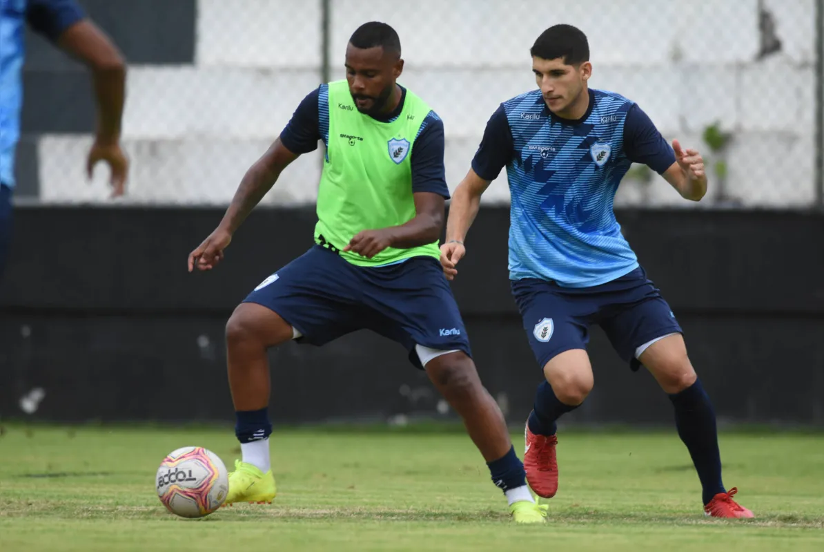 Imagem ilustrativa da imagem Tubarão joga pela sexta vitória seguida em casa