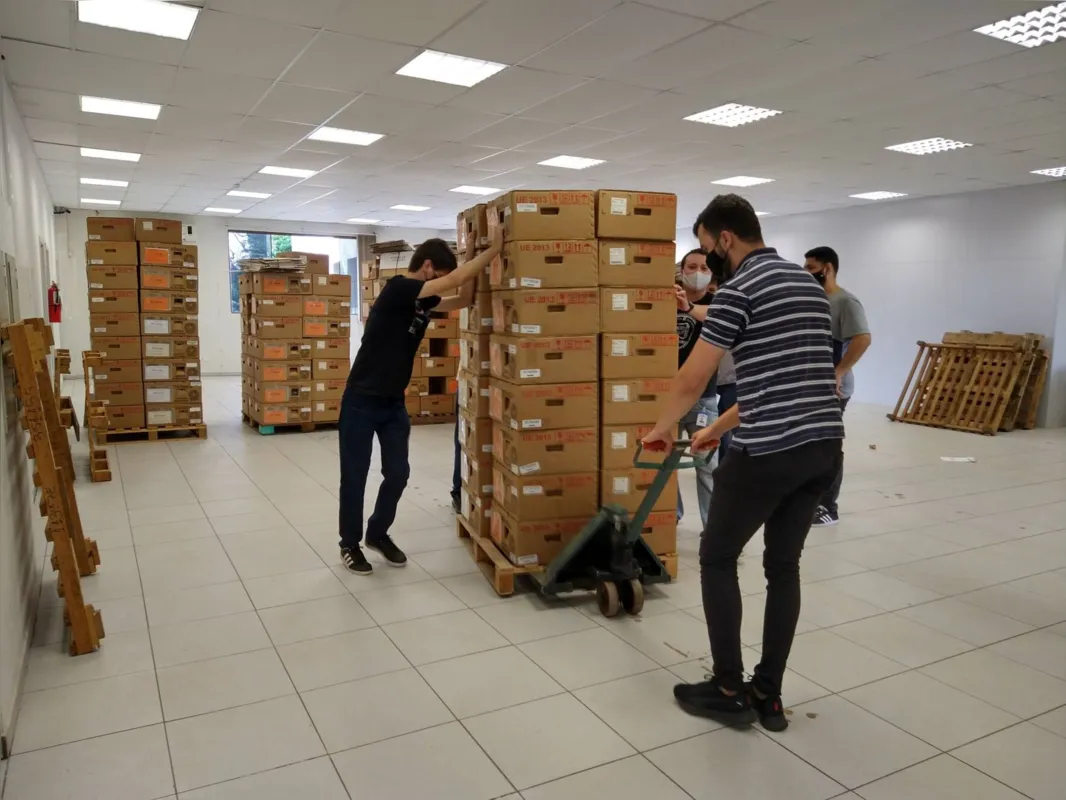 Imagem ilustrativa da imagem Urnas começam a ser distribuídas nos locais de votação em Londrina