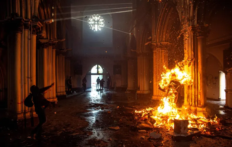 Bolsanaro afirmou que os incêndios nos templos foram provocados por “grupos de esquerda” 