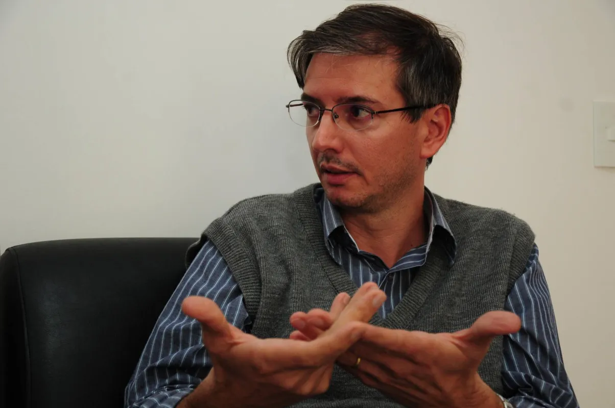 Elve Cenci, professor da UEL 