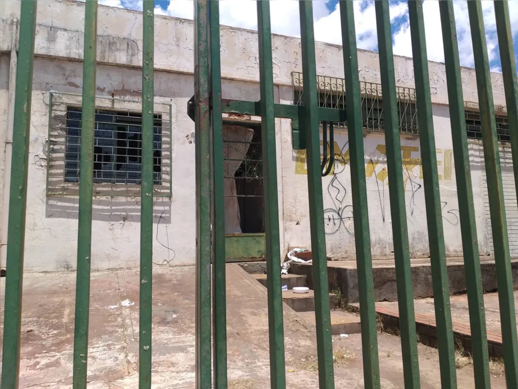 Imóvel na área central de Londrina está abandonado; após a reforma, voluntários pretendem oferecer um programa de assistência a sobreviventes do suicídio 
