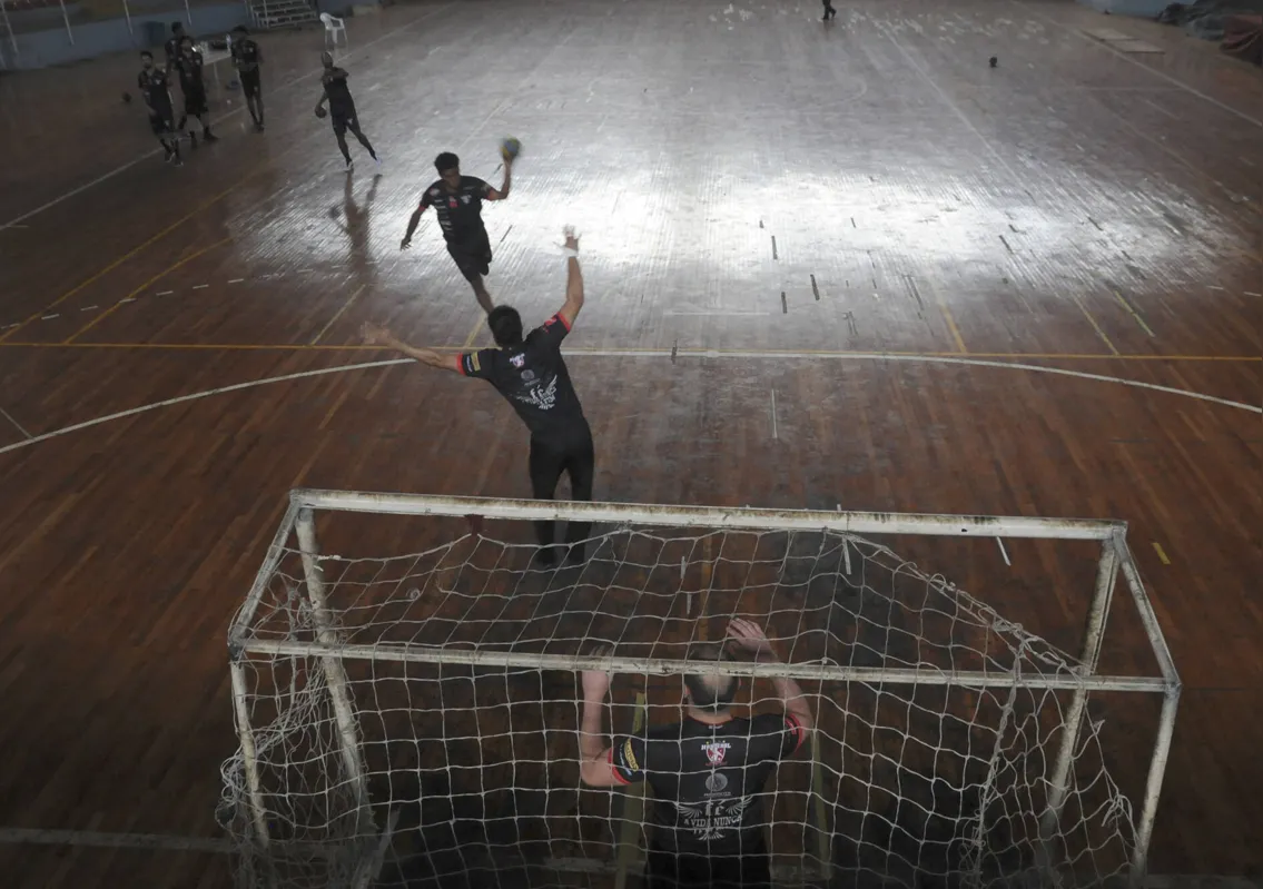Imagem ilustrativa da imagem Em formato de "bolha", Liga de Handebol começa com 12 clubes
