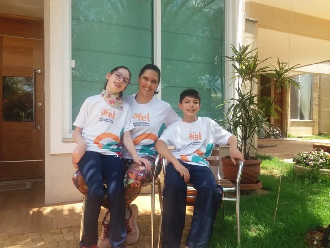 Alessandra Balekian Fanelli com Isadora e Henrique: envolvimento dos filhos nas causas sociais