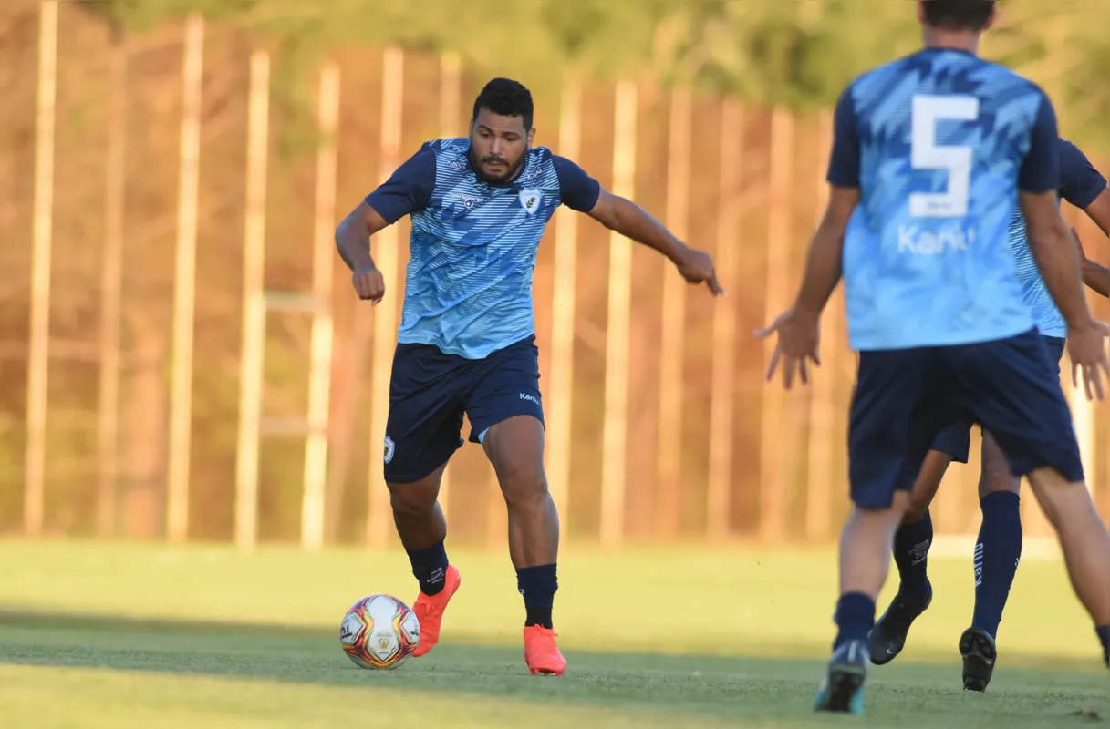 Autor de dois gols na série C, Carlos Henrique vive jejum de cinco jogos sem balançar as redes