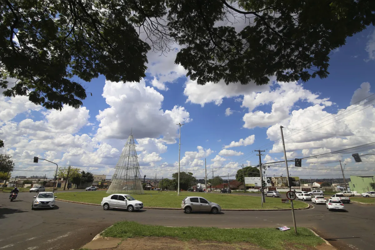 Imagem ilustrativa da imagem Ministro assina ordem de serviço para obra na avenida Rio Branco