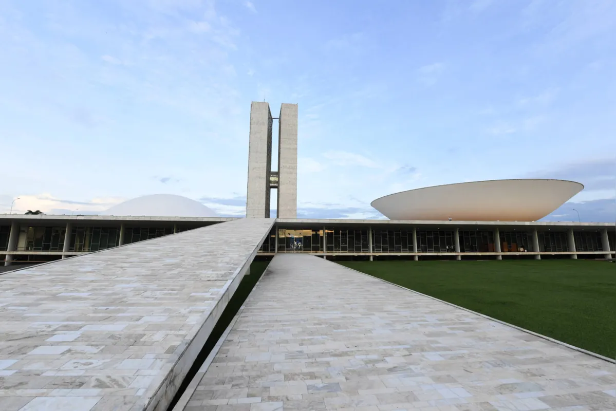 Imagem ilustrativa da imagem No fim de 2020, parlamentares paranaenses fazem balanço do Congresso