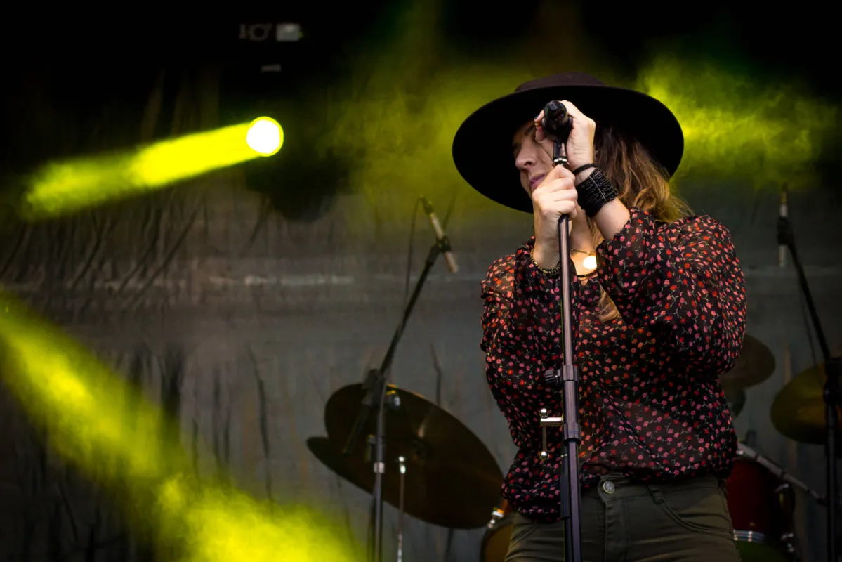 A cantora Bidu Sous é uma das atrações da noite de abertura do festival; ela está trabalhando na divulgação do  álbum “Don’t  Wake Me Up Early”