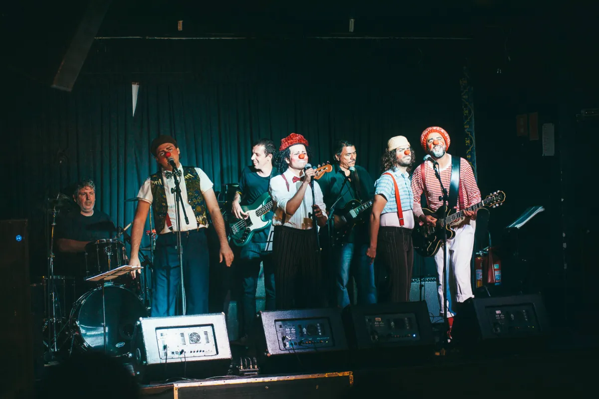 Show online do Plantão Sorriso tem músicas alegres que "curam"
