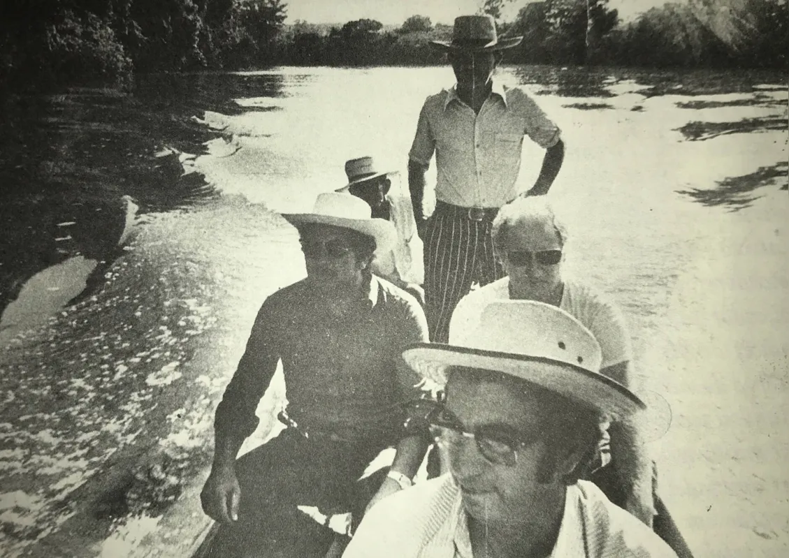 Windson Schwartz e equipe, no rio Ivaí, numa de suas viagens de que se converteram em grandes reportagens