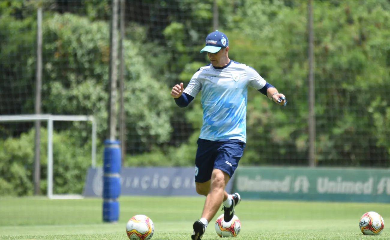 "Temos que ser muito mais agressivos e jogar em cima do adversário, com todas as nossas forças", frisou o técnico Alemão