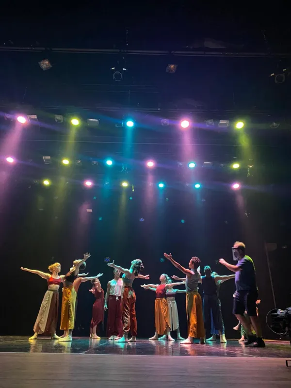 Prelúdio do Admirável Mundo Novo foi gravado no palco do Teatro Outro Verde, sem plateia, com registros desde a entrada do local