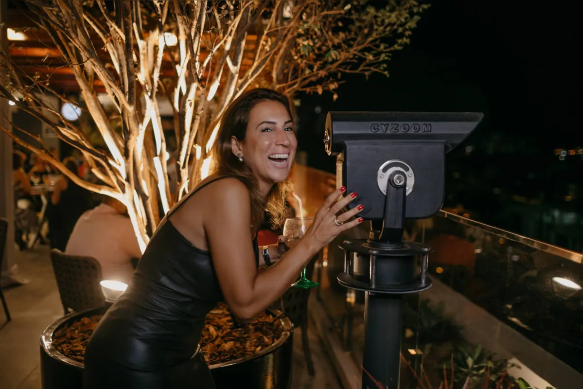 Carol Garcia Cid apreciando a belíssima vista 
