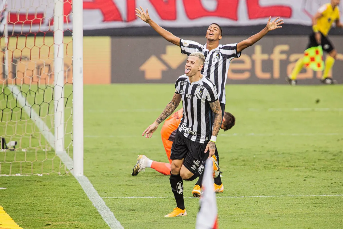 Jobson comemora o gol que garantiu a vitória para o Santos no clássico no Morumbi