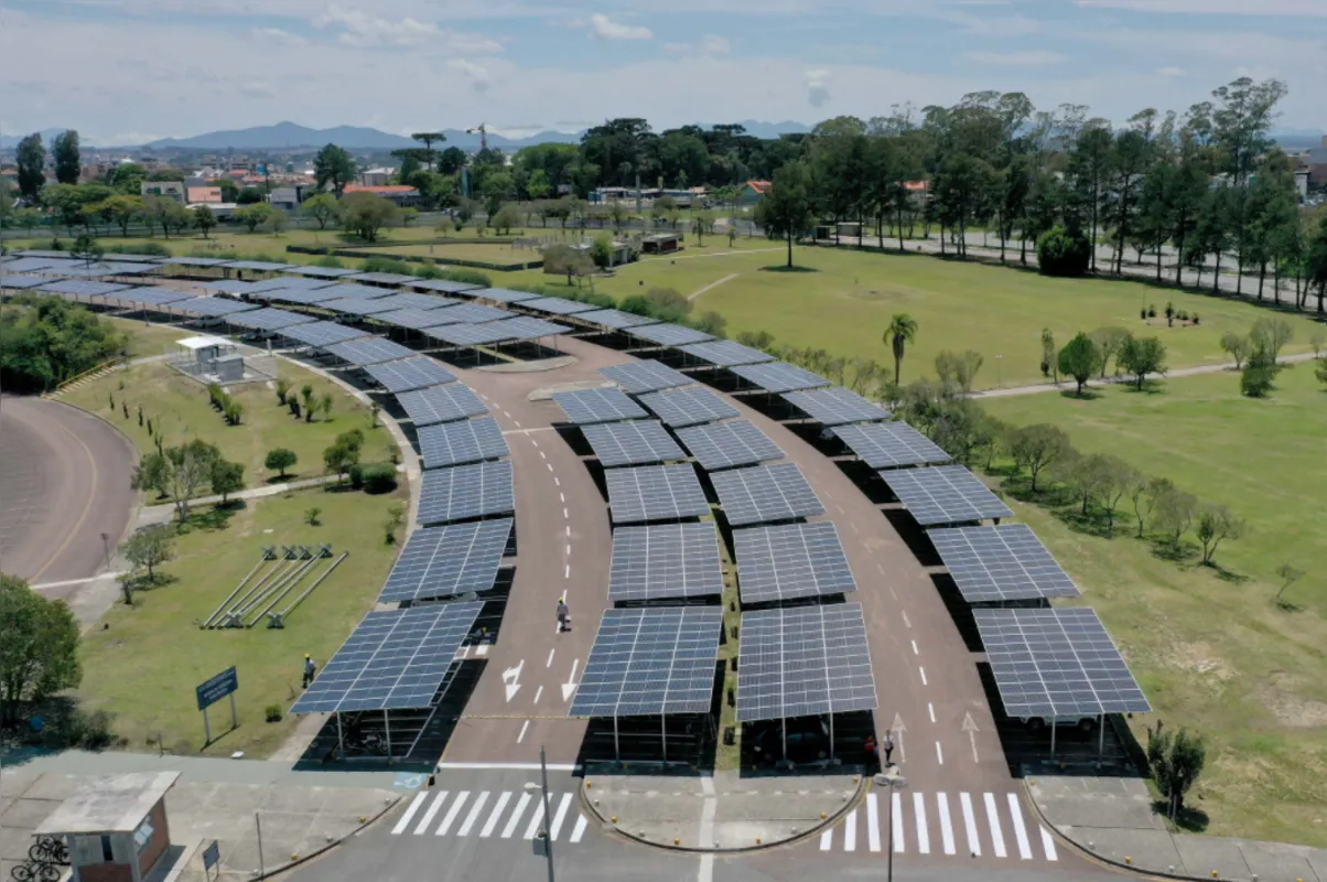 Copel e UFPR inauguram usina solar fotovoltaica em Curitiba 