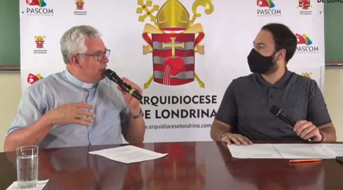 Arcebispo dom Geremias Steinmetz, da Arquidiocese de Londrina, anunciou em transmissão ao vivo por rede sociais a lista de transferências de 19 padres para 2021
