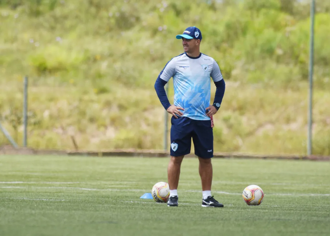 O técnico Alemão aposta nas entradas de Samuel Gomes e Júnior Pirambu no ataque do Londrina