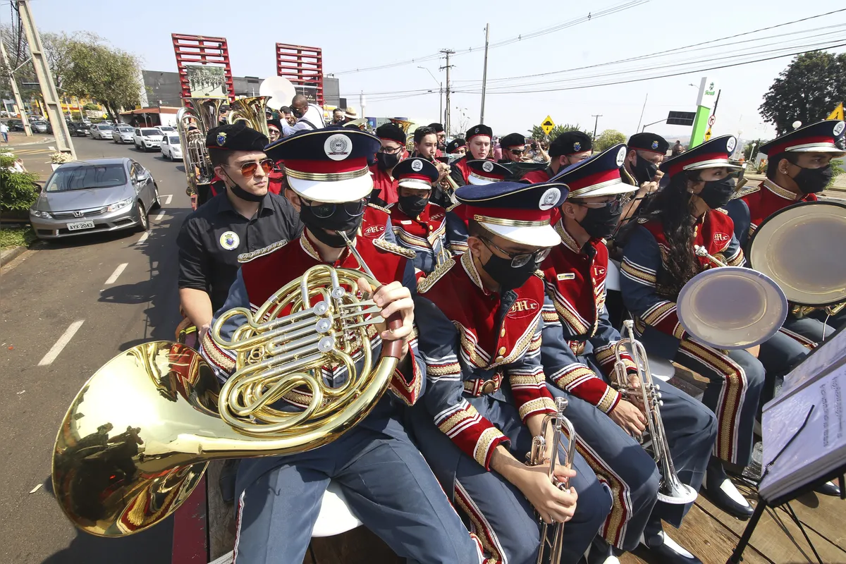 Desfile de fanfarras na avenida Saul Elkind em comemoracao a independecia do brasil. foto: roberto custodio - folha de londrina - 07-09-2020