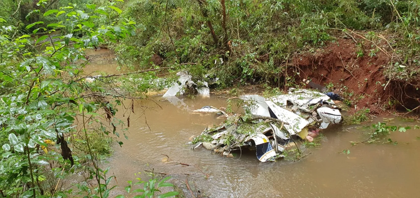 Parte da aeronave foi encontrada no rio Macaco, área rural de Roncador. 