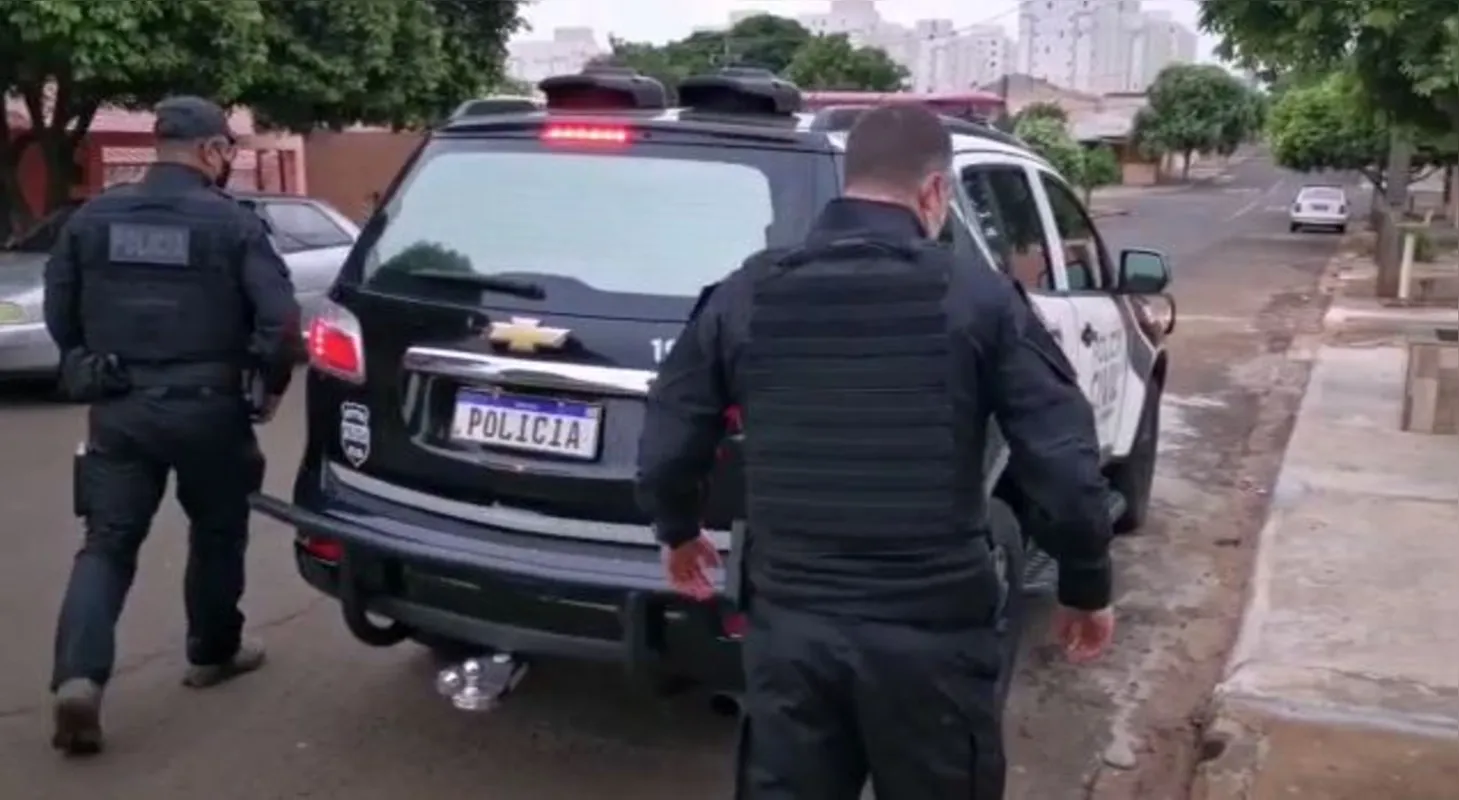 Dois maiores de idade foram presos e dois menores apreendidos
