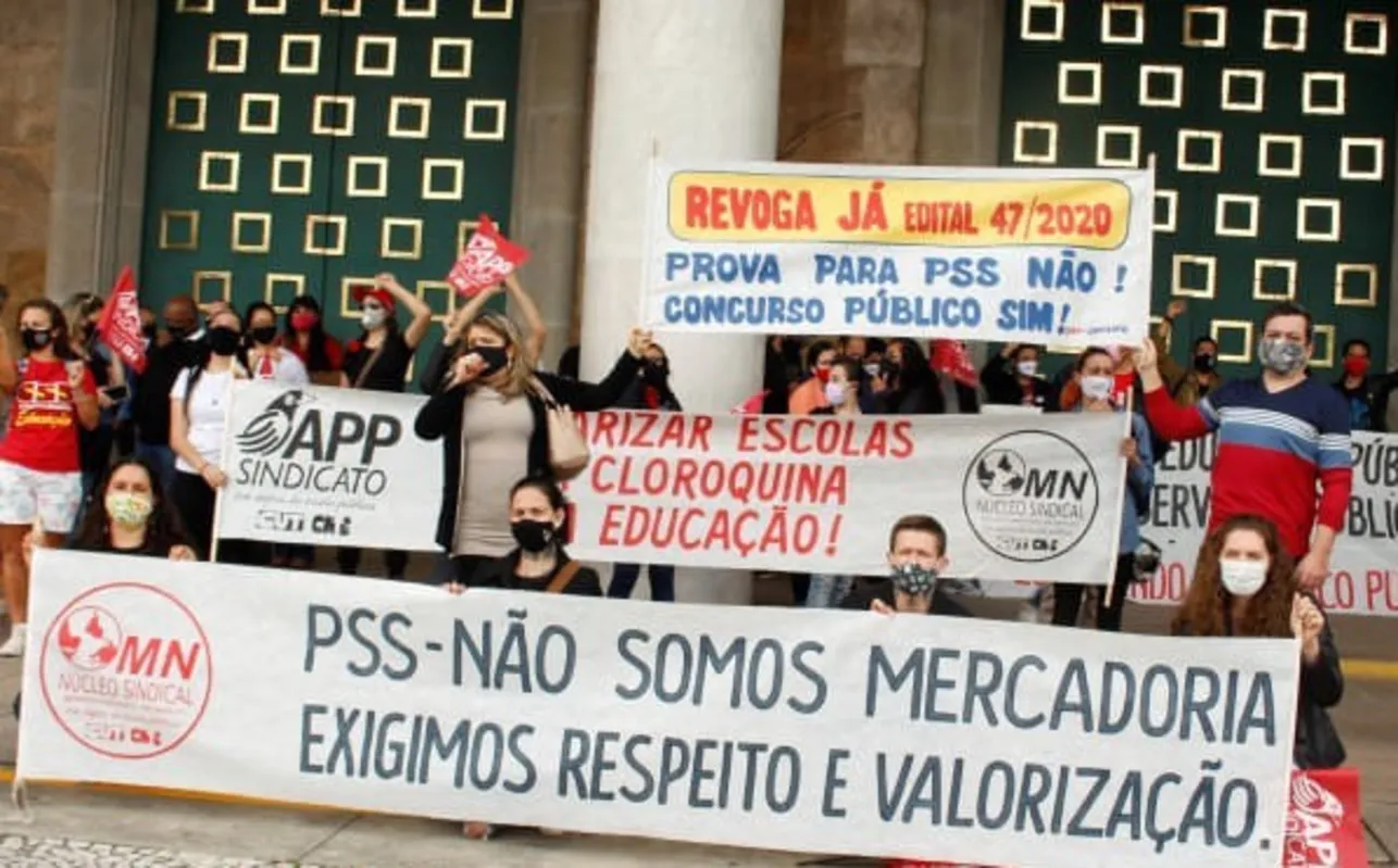 Segundo a APP-Sindicato, a aglomeração de milhares de pessoas certamente elevará os níveis de contaminação pelo vírus.