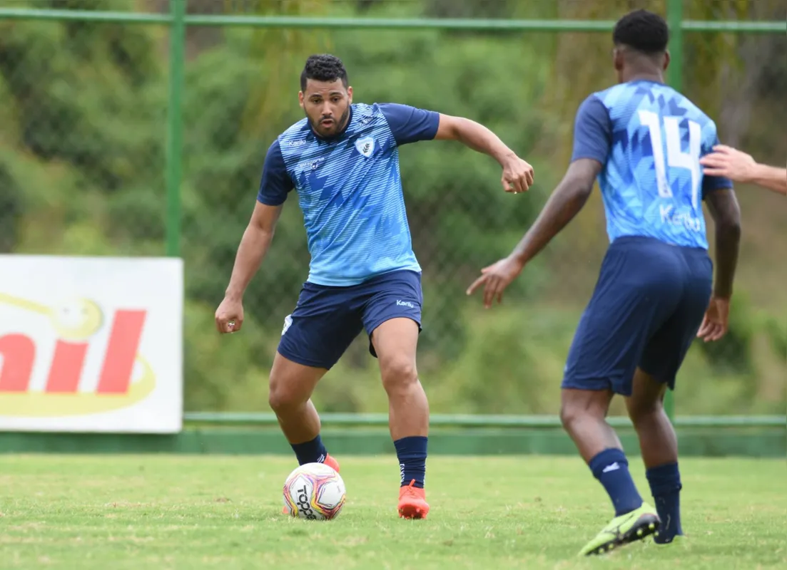 Autor de um gol em Belém, Carlos Henrique disputa a camisa 9 do LEC com Júnior Pirambu