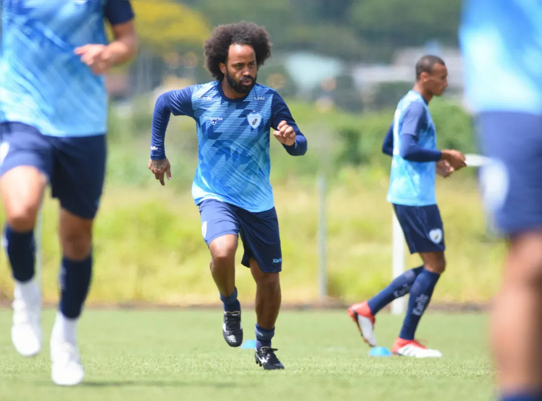 Celsinho será titular pela primeira vez e a grande novidade no LEC para o jogo com o Ypiranga