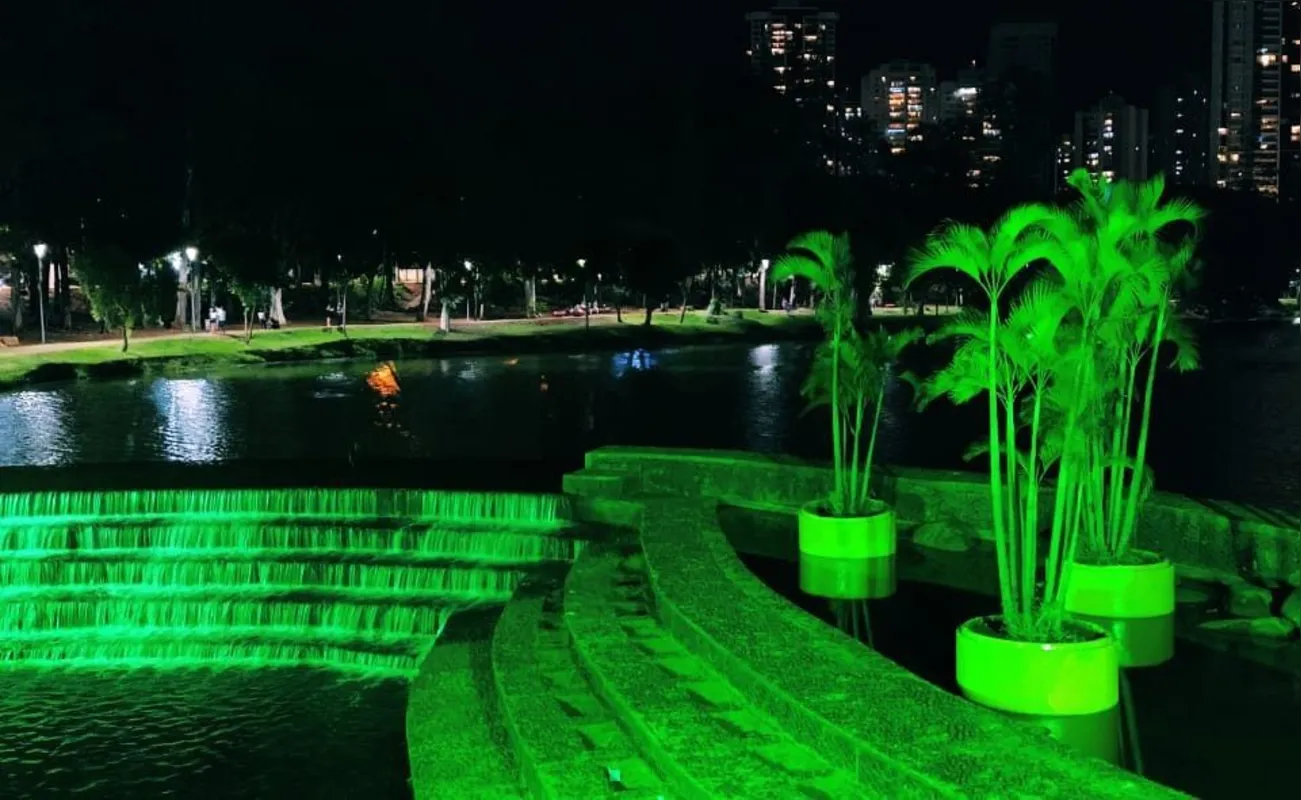 Imagem ilustrativa da imagem Monumentos são iluminados de verde em prol dos animais