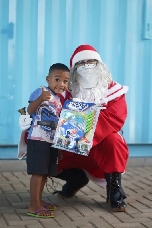 Papai Noel fez a alegria das crianças 