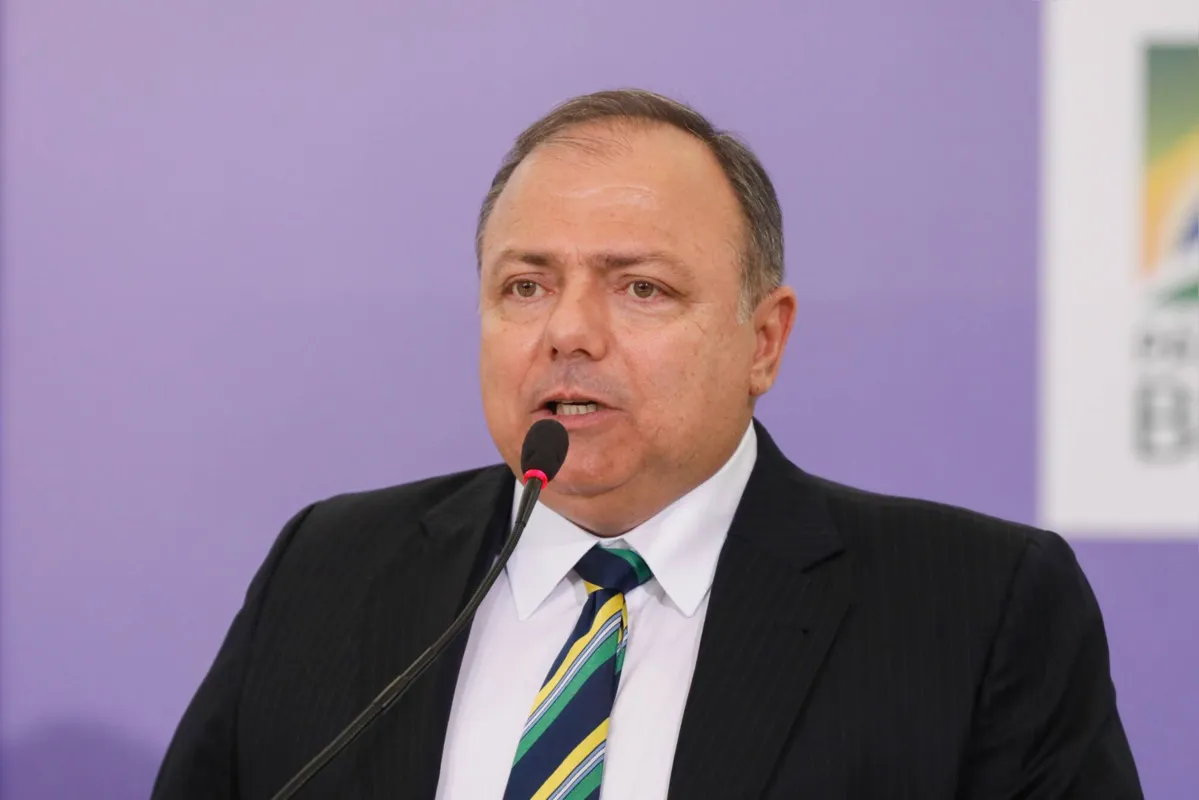 Imagem ilustrativa da imagem Pazuello anuncia compra de 100 milhões de doses de Coronavac