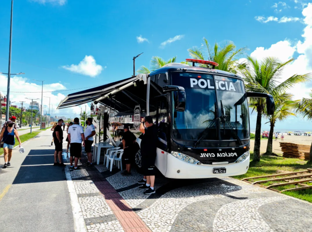 A PCPR (Polícia Civil do Paraná) iniciou a atuação com a Delegacia Móvel no Verão Consciente 2020/21, na quinta-feira (24), em Matinhos, no Litoral do Estado. 