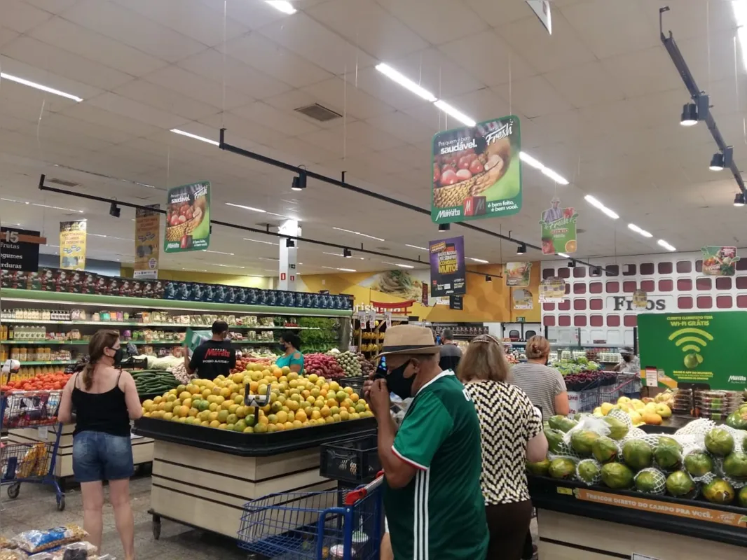 Imagem ilustrativa da imagem Supermercados têm movimento intenso em Londrina