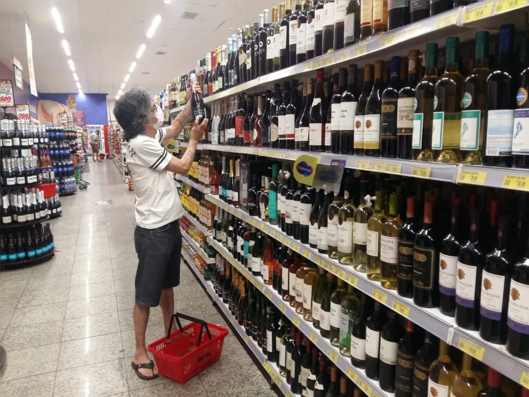 O comerciante Luiz Lizieri estava em busca de frisante e frutas para a ceia
