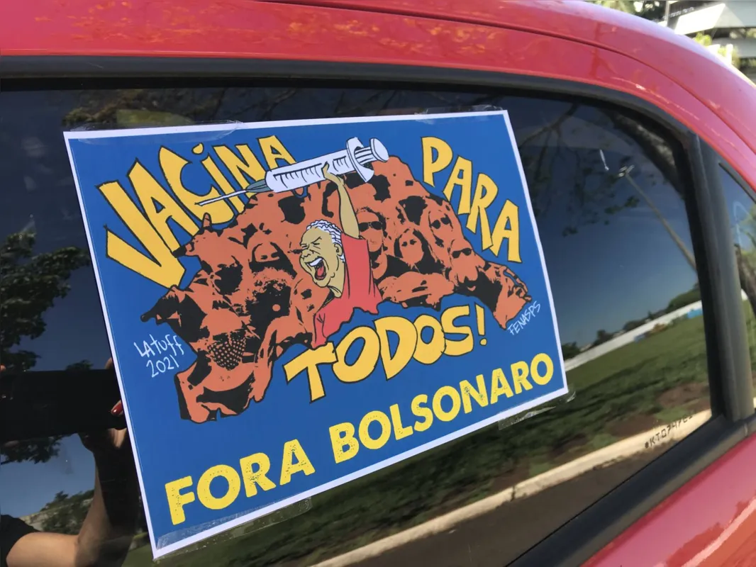 Carreata reuniu cidadãos na manhã deste sábado (6),  em Londrina