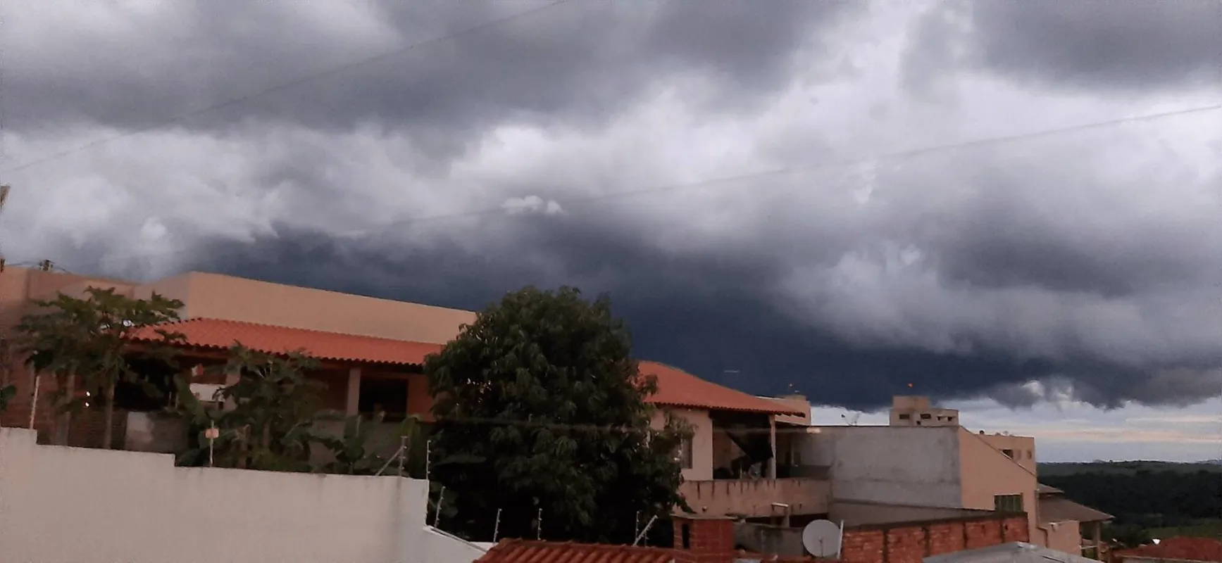 Imagem ilustrativa da imagem A CIDADE FALA - Formação de Nuvens