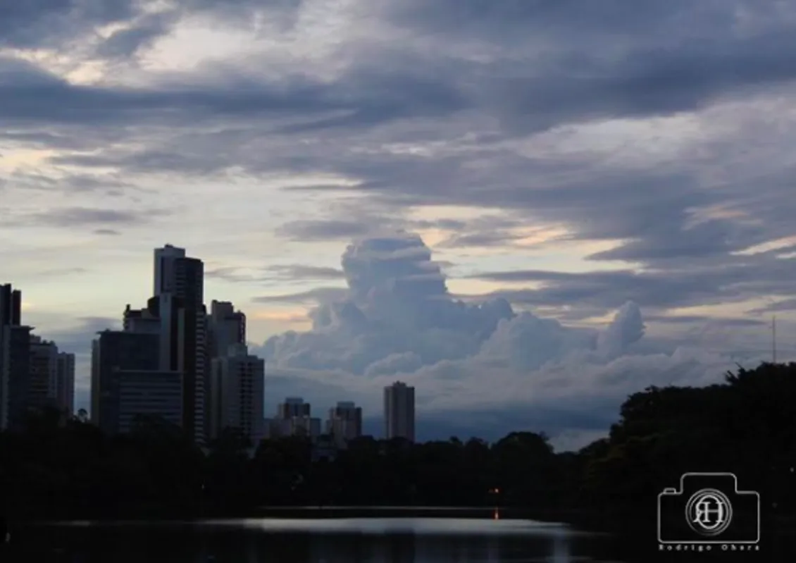 Imagem ilustrativa da imagem A CIDADE FALA - NAS NUVENS
