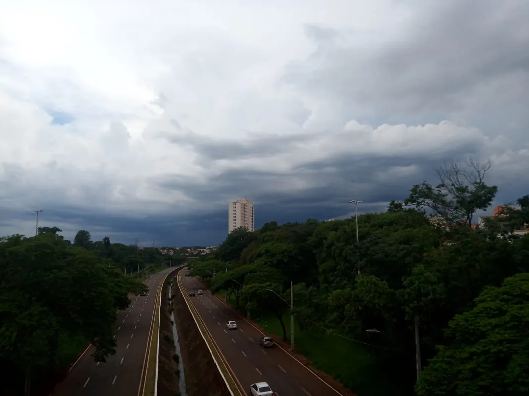 Imagem ilustrativa da imagem A Cidade Fala |  Clima de chuva
