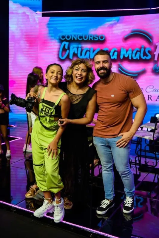 Com a apresentadora Isa Matiazi e o fotógrafo Vinicius Cazzamatta