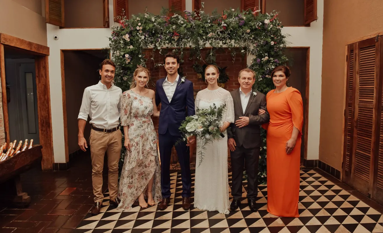 Com a família da noiva: Marcelo, Ana Paula, e os pais de Anne, Vanderlei e Eliane