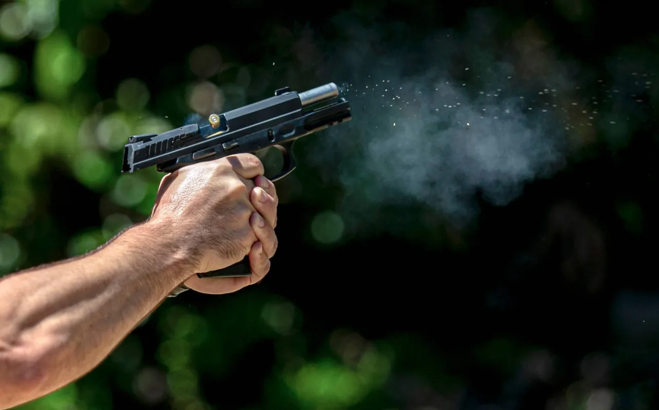 Imagem ilustrativa da imagem Após decretos de Bolsonaro, armas entram novamente em discussão, registros de novas armas aumentam 92% no Paraná