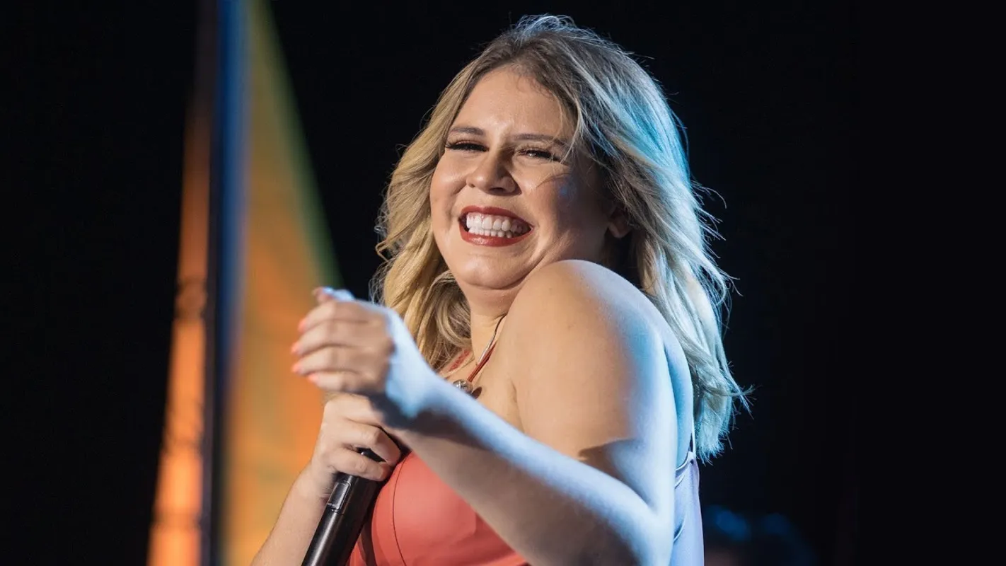 Marília Mendonça: a "rainha da sofrência, acaba de lançar o single "Foi por conveniência"