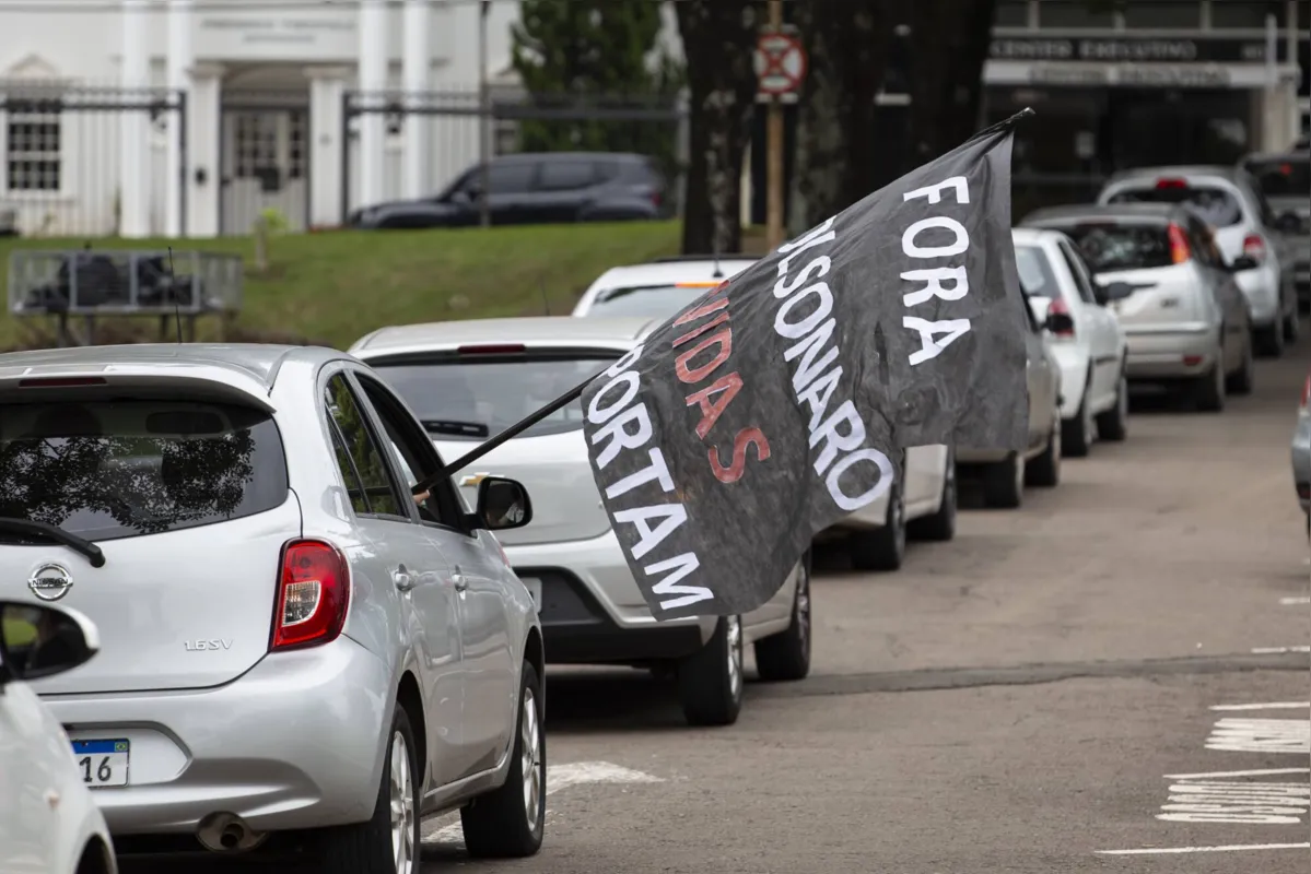 As Frentes Brasil Popular e Povo sem Medo com apoio da Central Única dos Trabalhadores estão à frente do protesto