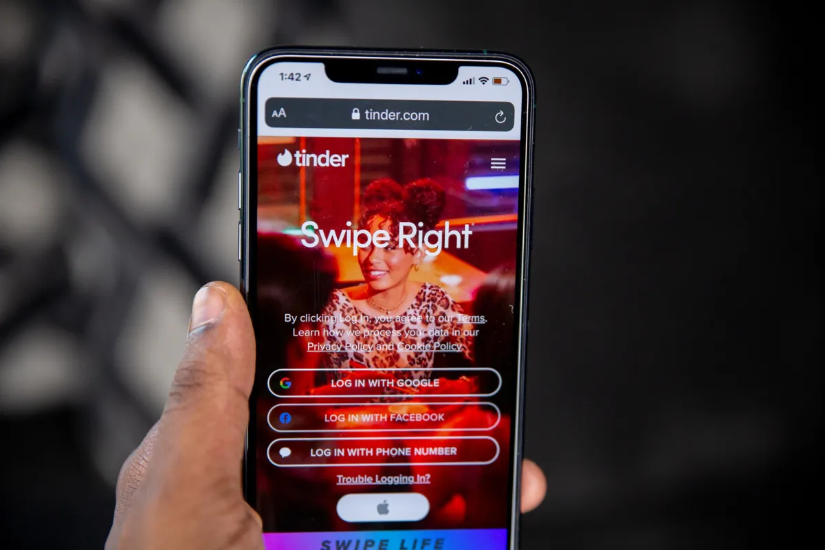 Tinder: aplicativo  já tem variações fazendo da tecnologia um ponto de encontro, às vezes com humor